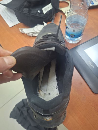 הסכין היפנית בתוך הנעל