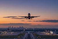 ערב מלחמה: מה קורה עם מחירי הטיסות ומי מנצל את ההזדמנות?