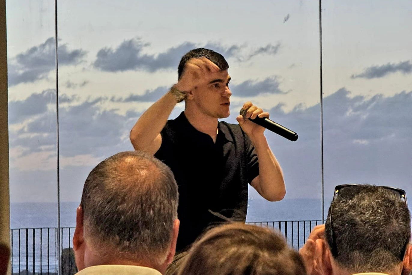 מקסים הרניק השבוע במלון גורדוניה - זכרון יעקב