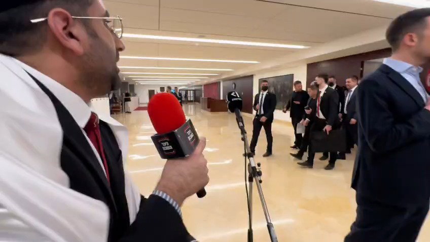 יוסי עבדו לנתניהו : איך תגמר סיפור המגילה ? צפו בסימן שנתיניהו עושה
