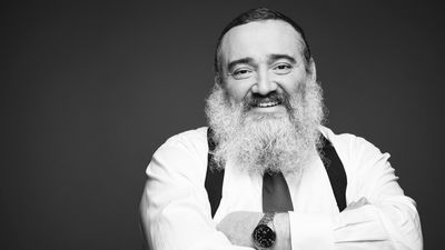 אחרי עשור: שלמה שמחה חוזר עם אלבום חדש "ברכות ואיחולים!"