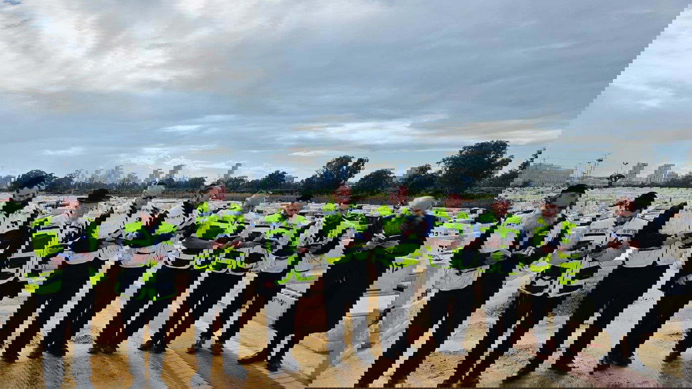 מתנדבי זקא -בעליה לקברים