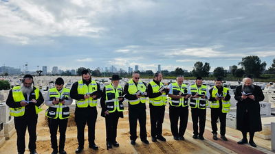 מתנדבי זקא -בעליה לקברים