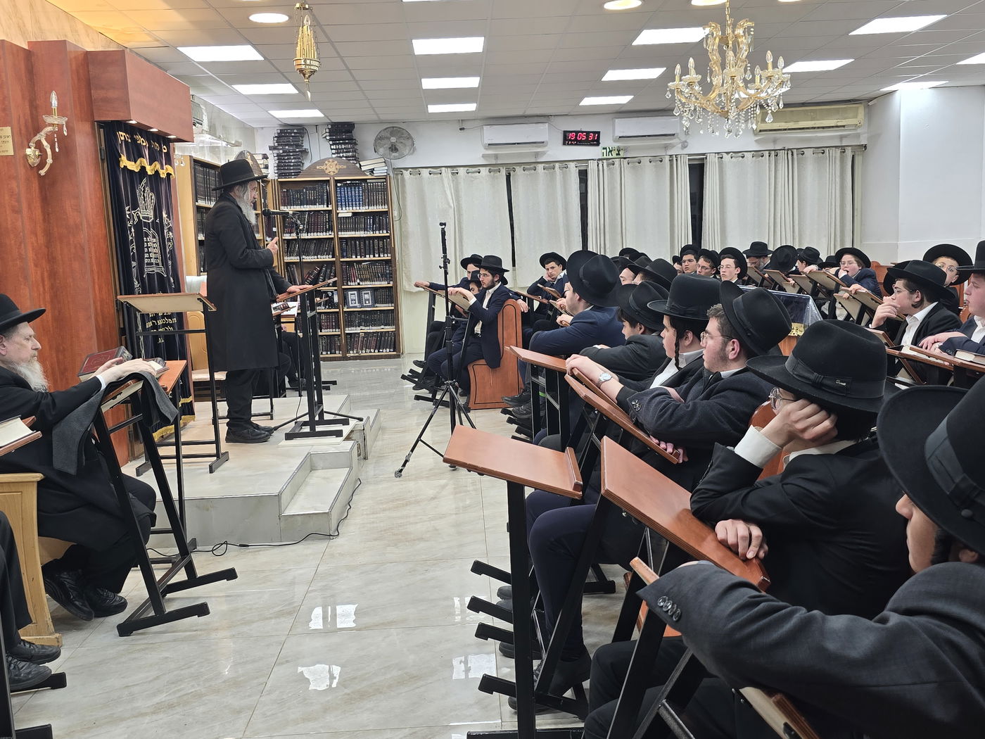 הגר"ד כהן בשיחה בישיבת 'זכרון מאיר'