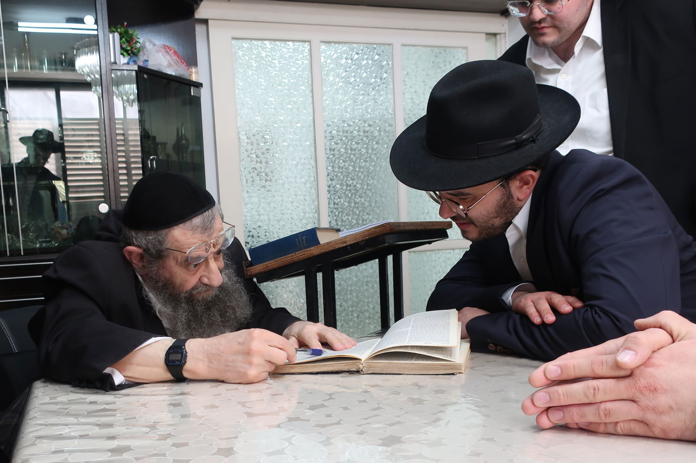 האברך דניאל פינטו בבתי גדולי ישראל