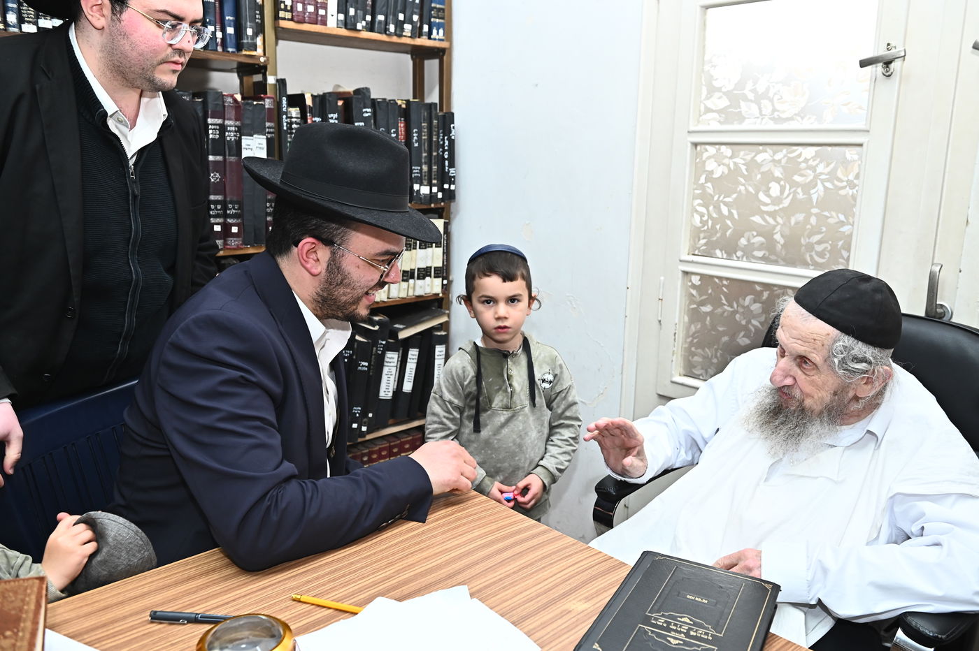 האברך דניאל פינטו בבתי גדולי ישראל