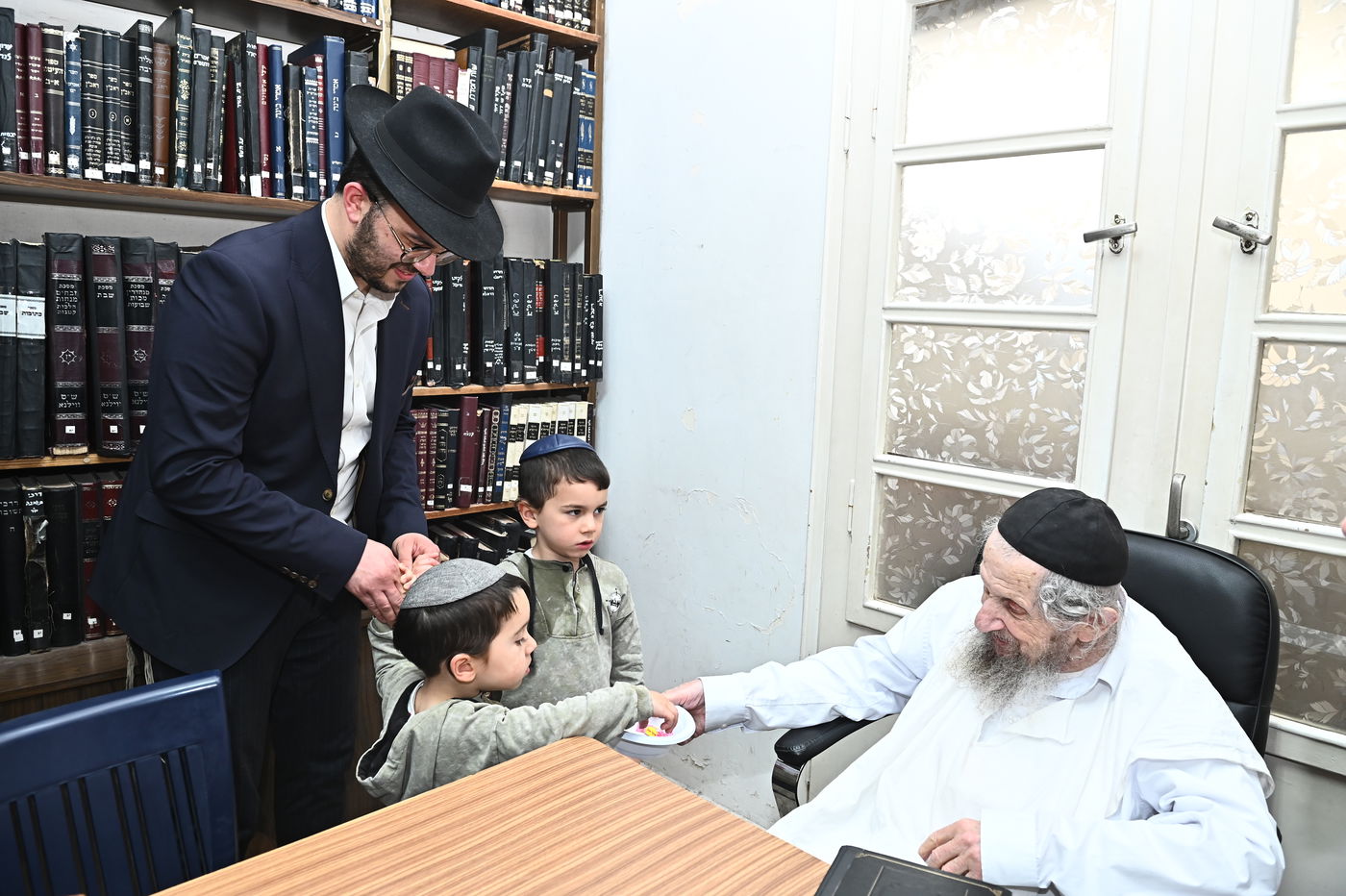 האברך דניאל פינטו בבתי גדולי ישראל