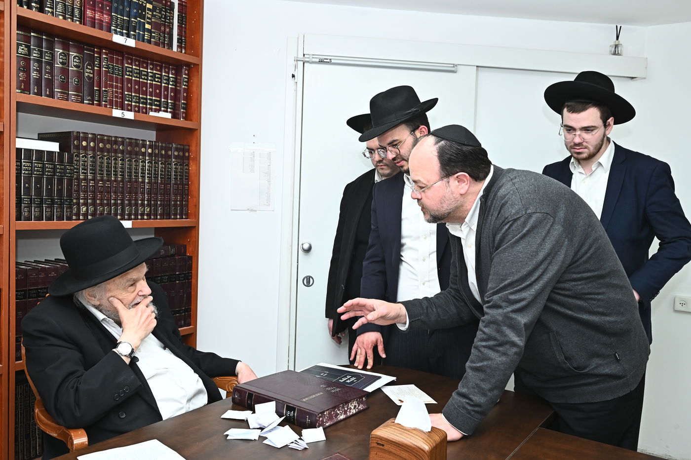 האברך דניאל פינטו בבתי גדולי ישראל