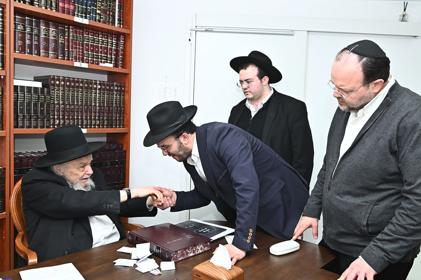 האברך דניאל פינטו בבתי גדולי ישראל