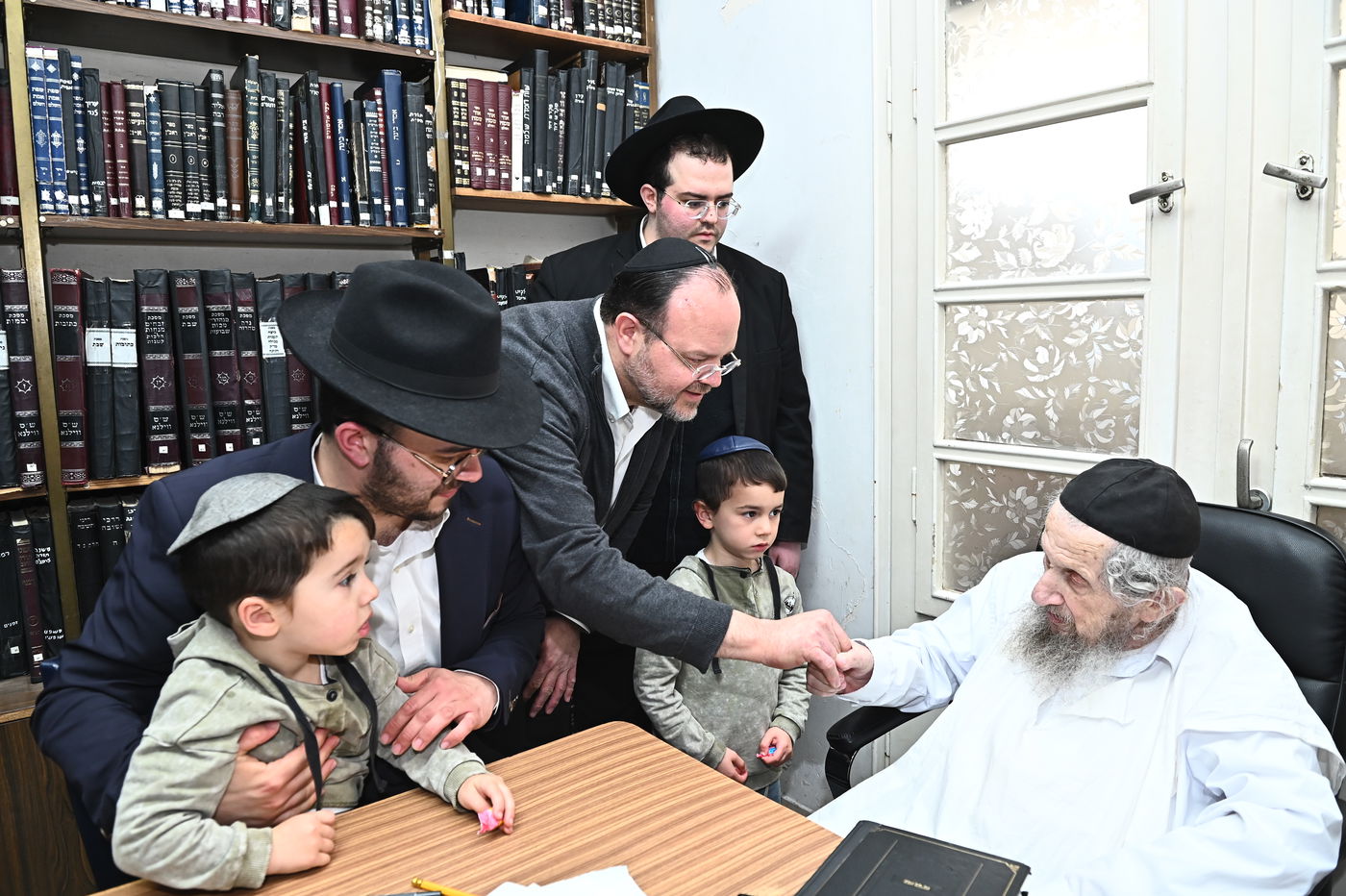 האברך דניאל פינטו בבתי גדולי ישראל