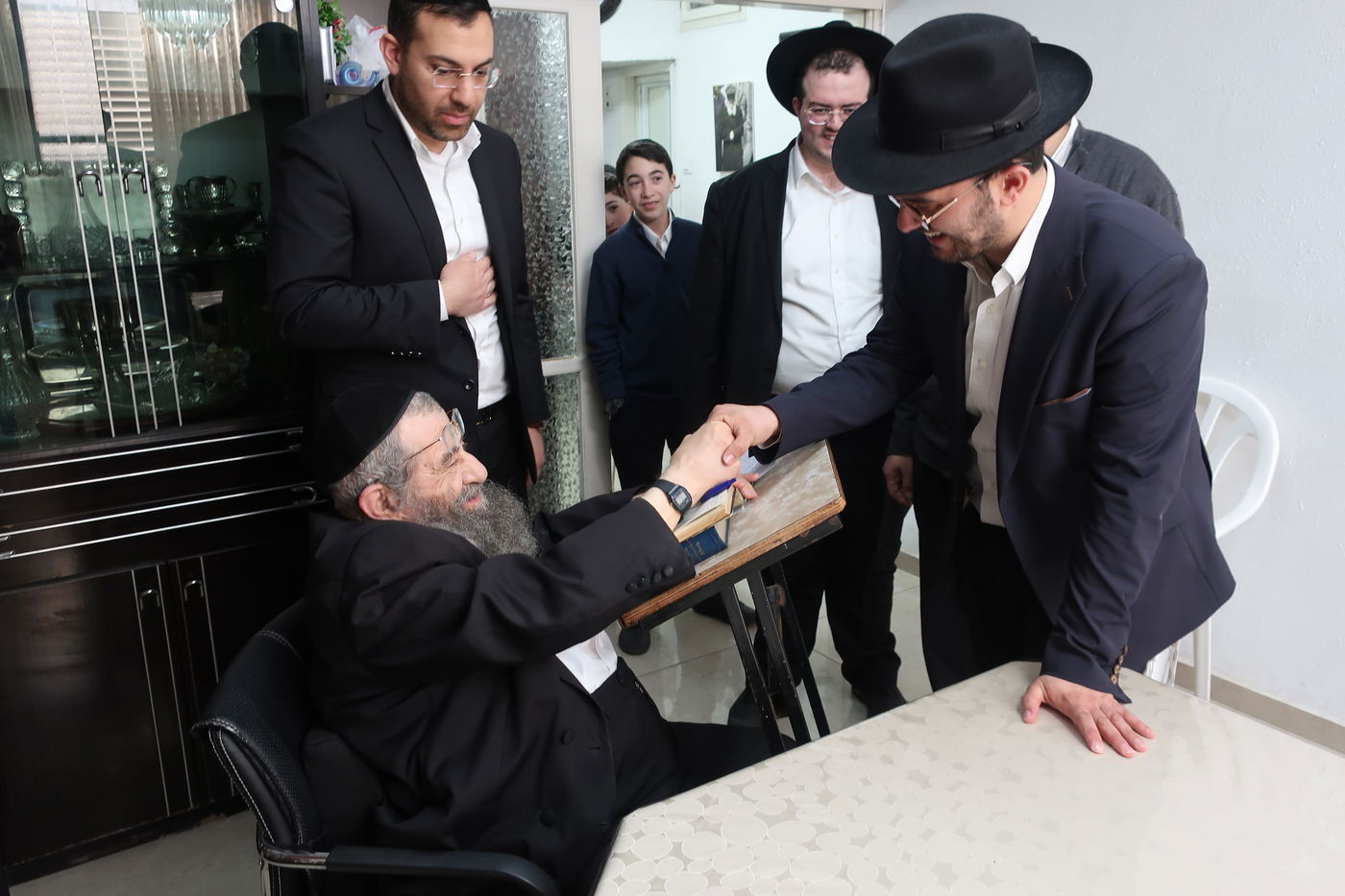 האברך דניאל פינטו בבתי גדולי ישראל