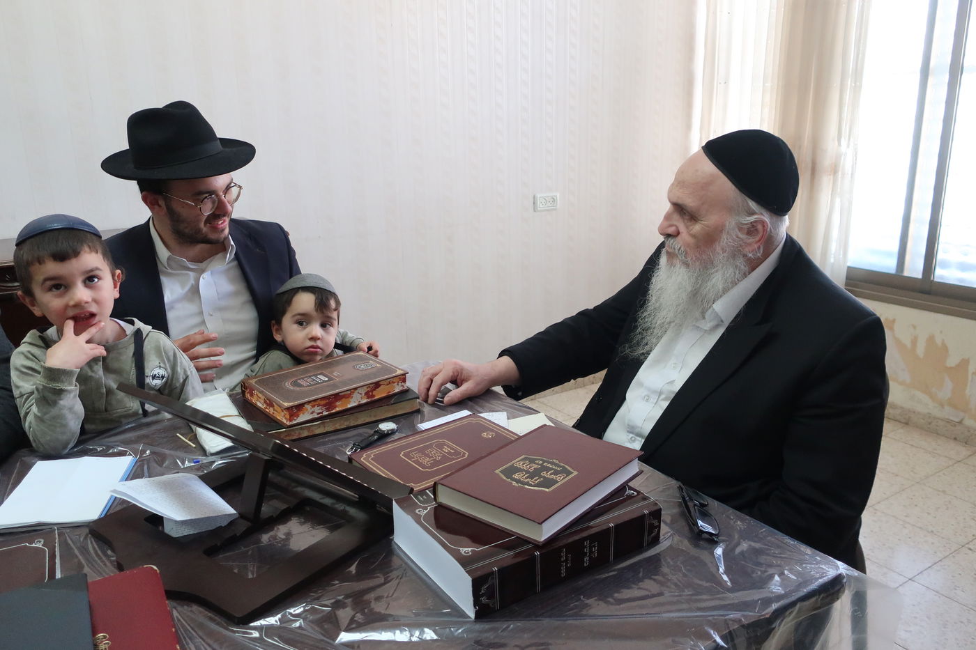 האברך דניאל פינטו בבתי גדולי ישראל