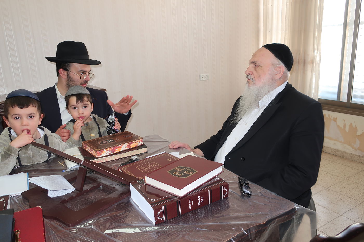 האברך דניאל פינטו בבתי גדולי ישראל