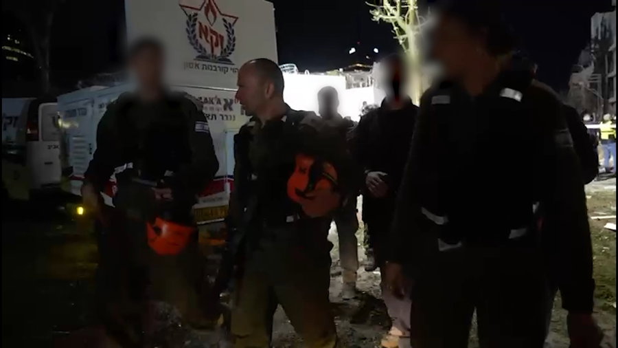 ביקור מפקד פיקוד העורף בזירת הנפילה בתל אביב