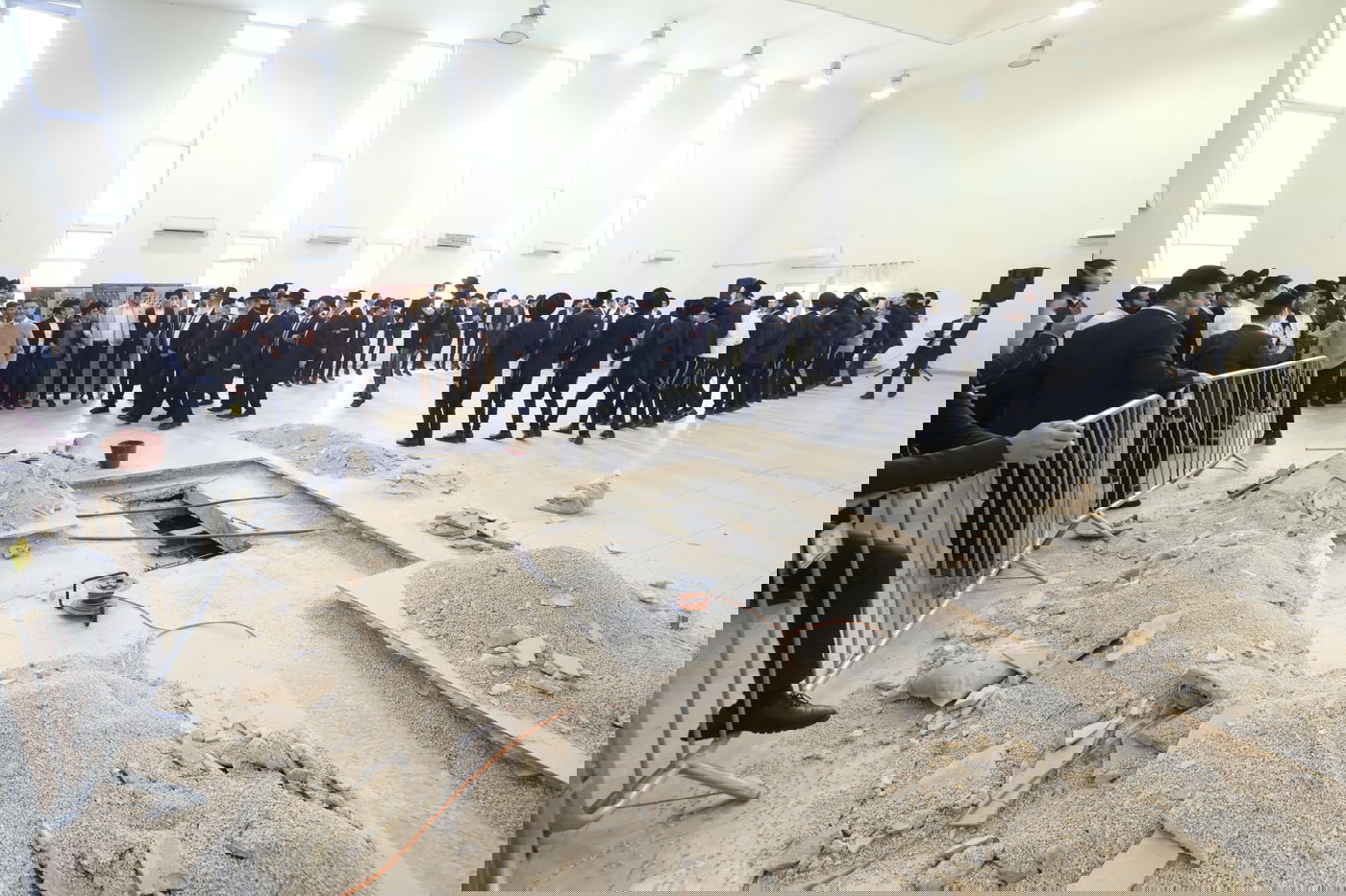 העברת ספרי התורה בישיבת 'באר יצחק – טלזסטון' 