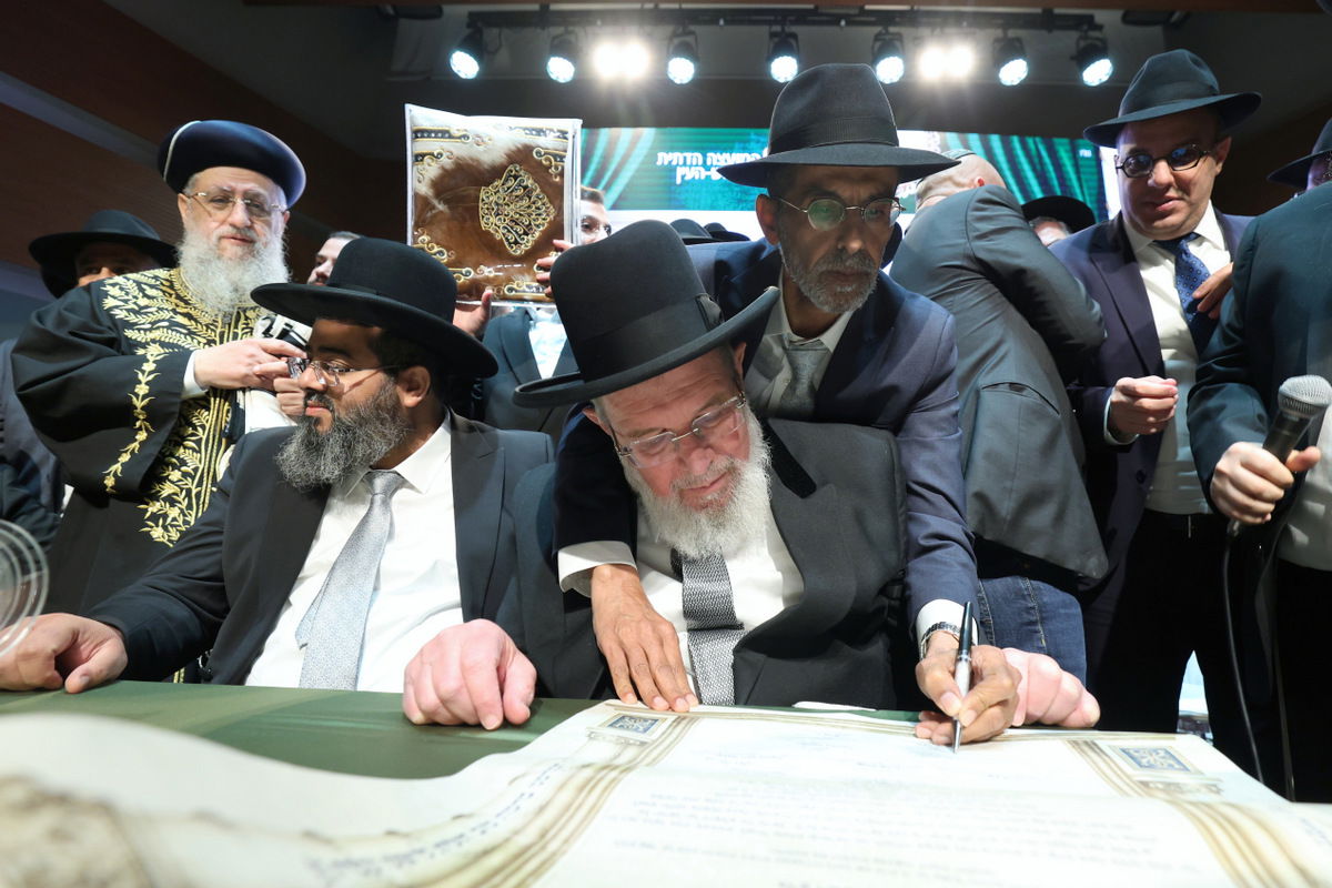 הכתרת הרב יחיאל בסיס לרבה של ראש העין