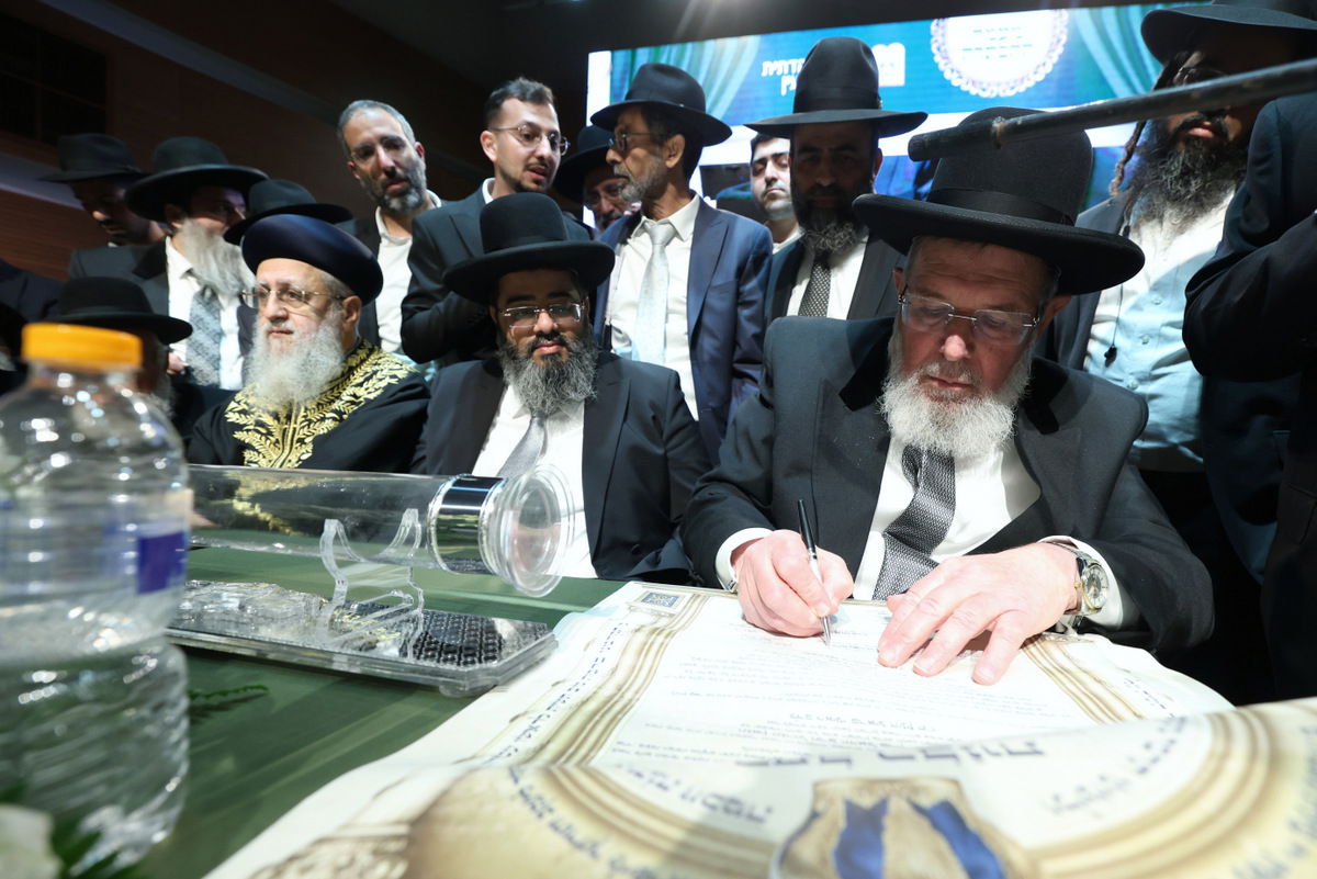 הכתרת הרב יחיאל בסיס לרבה של ראש העין