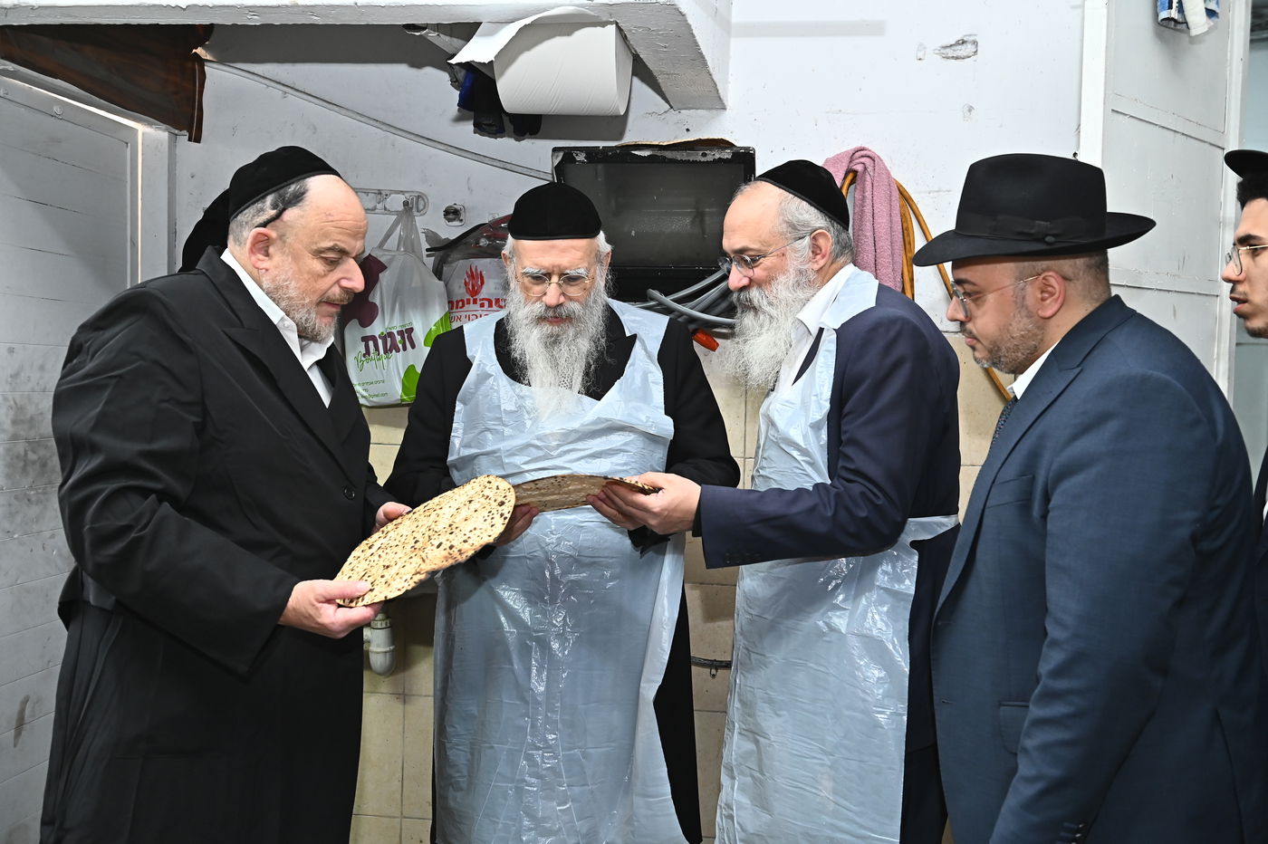 הגר"נ זכריהו באפיית מצות