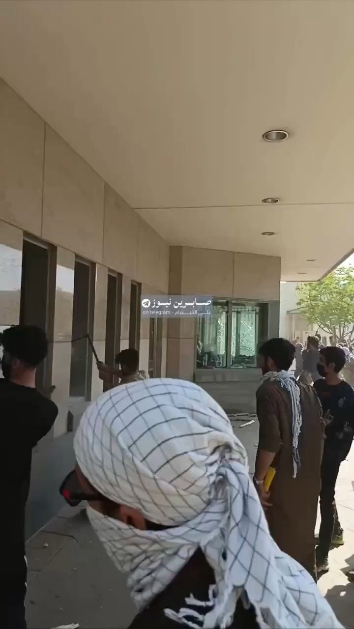 קראצ'י, פקיסטן, מפגינים מסתערים על שגרירות ארה"ב