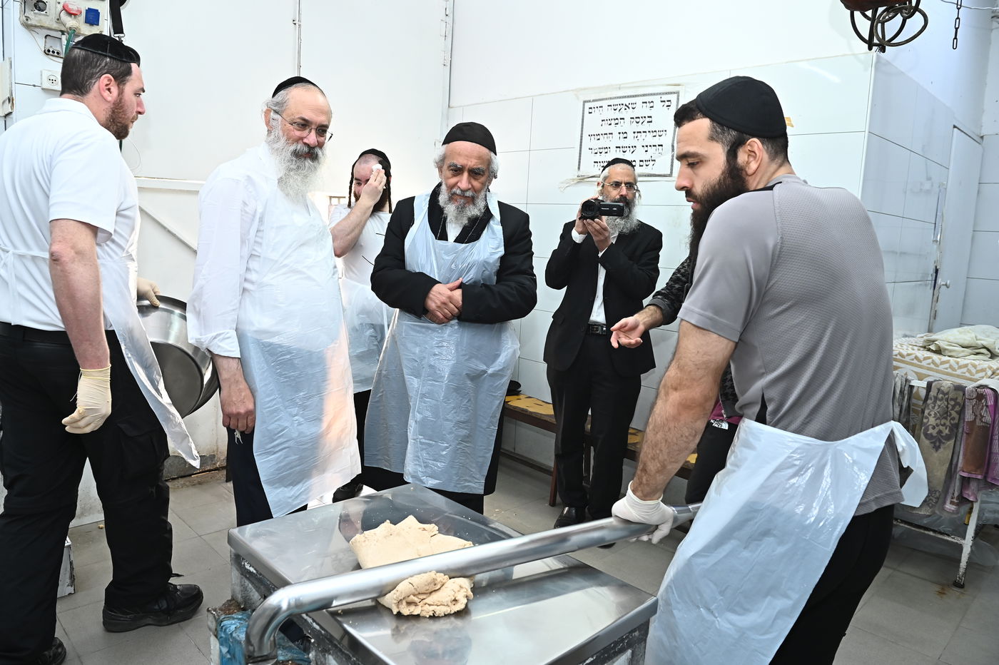 הגר"י רצאבי באפיית מצות