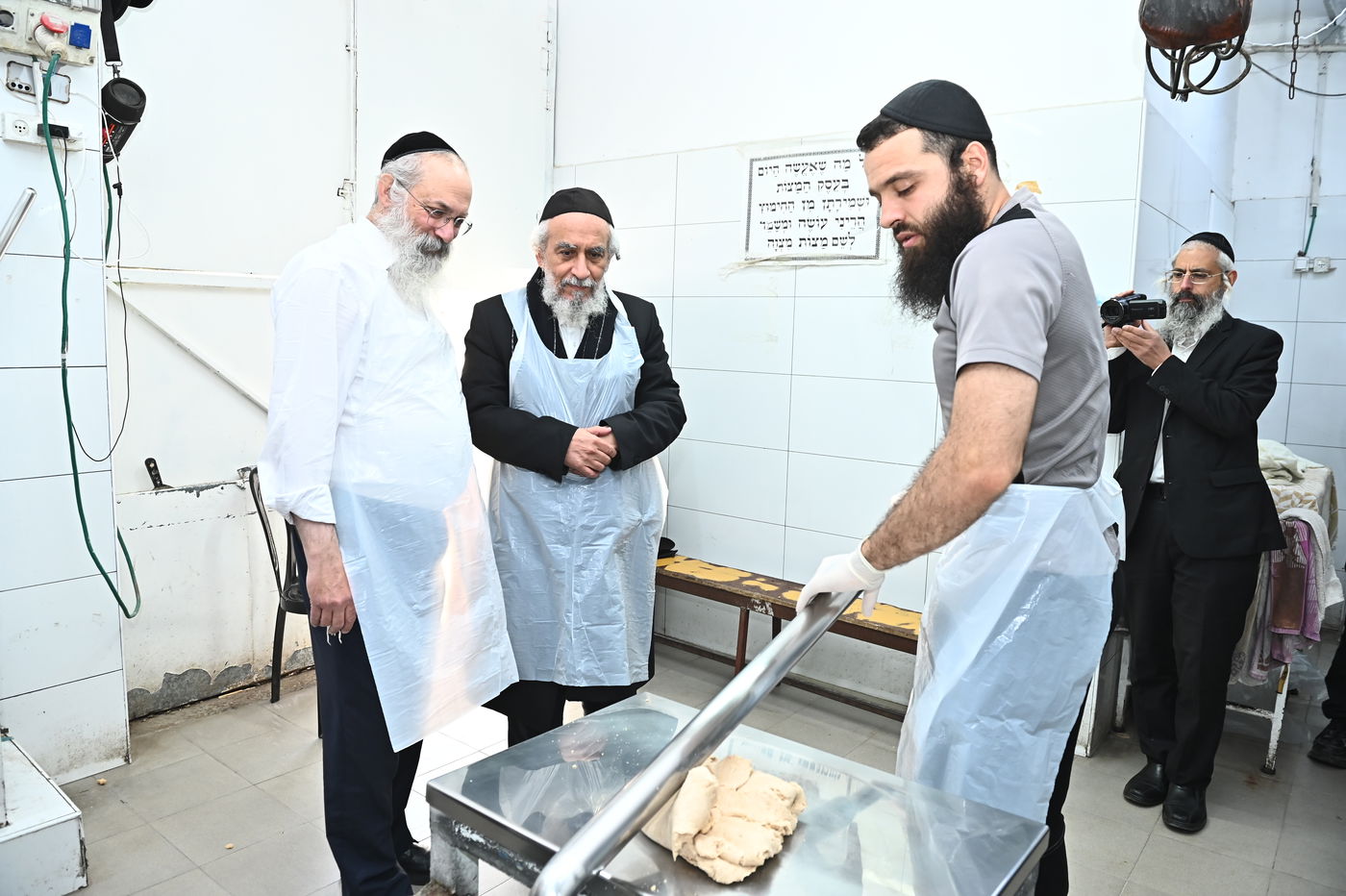 הגר"י רצאבי באפיית מצות