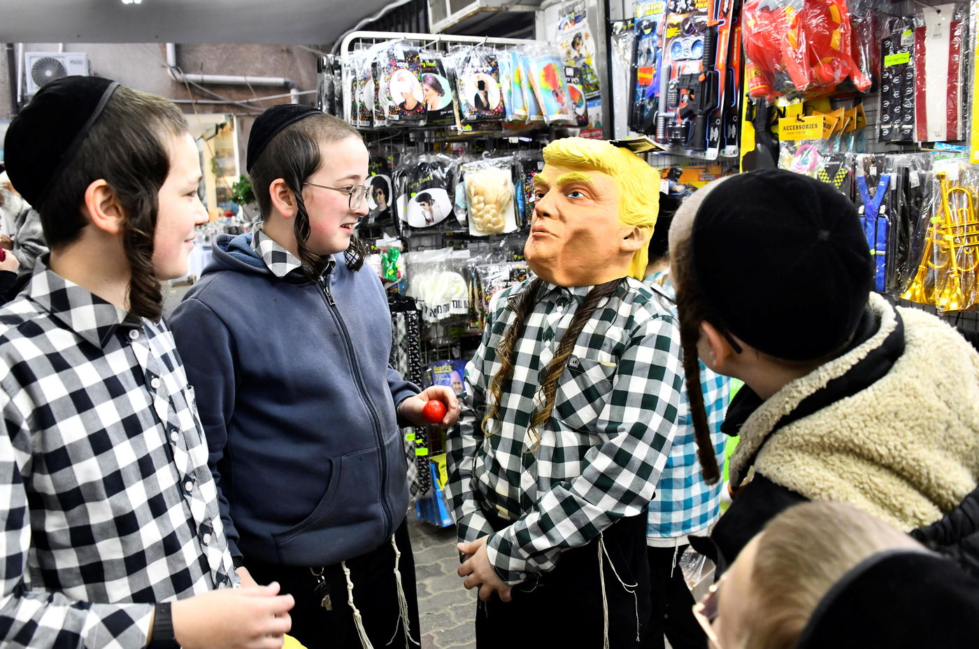 אווירת ערב פורים בבני ברק