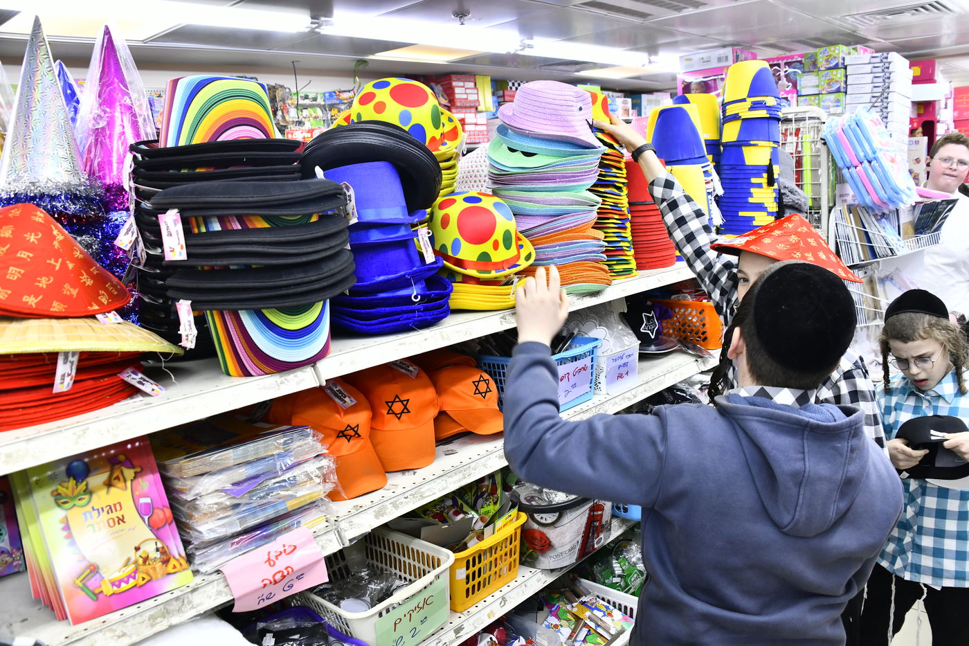 אווירת ערב פורים בבני ברק