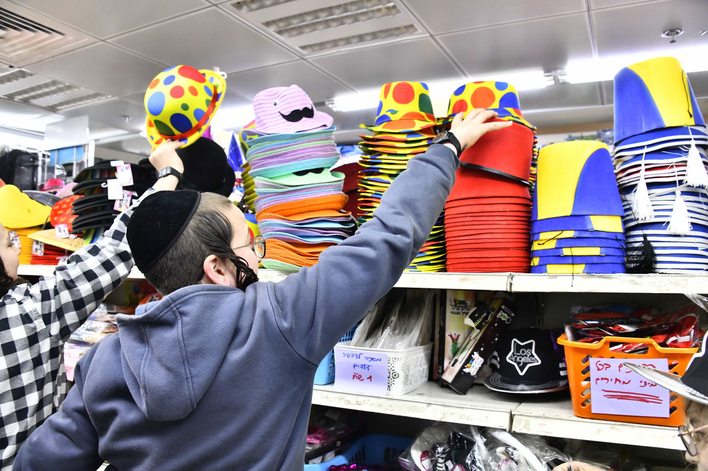 אווירת ערב פורים בבני ברק