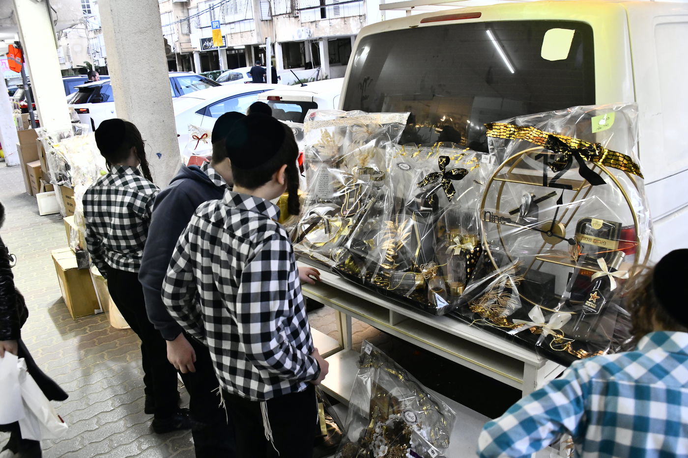 אווירת ערב פורים בבני ברק