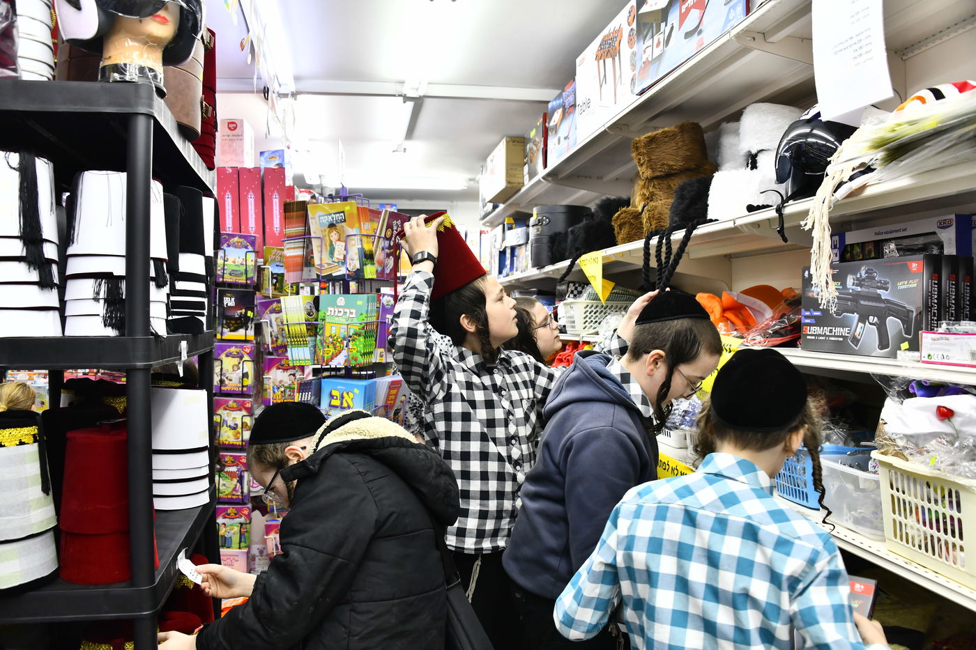 אווירת ערב פורים בבני ברק