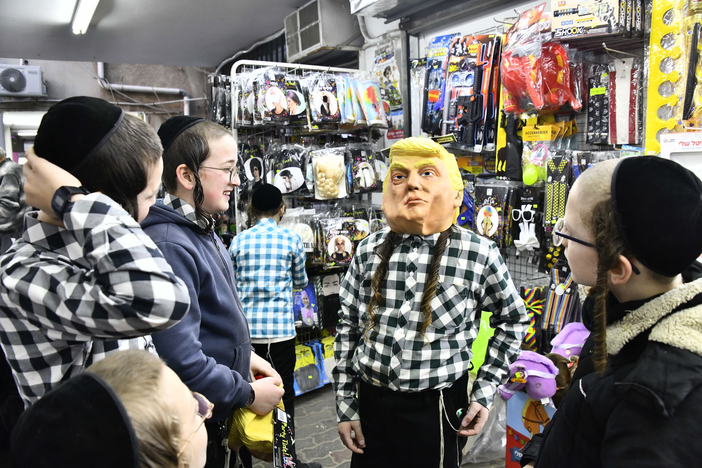 אווירת ערב פורים בבני ברק