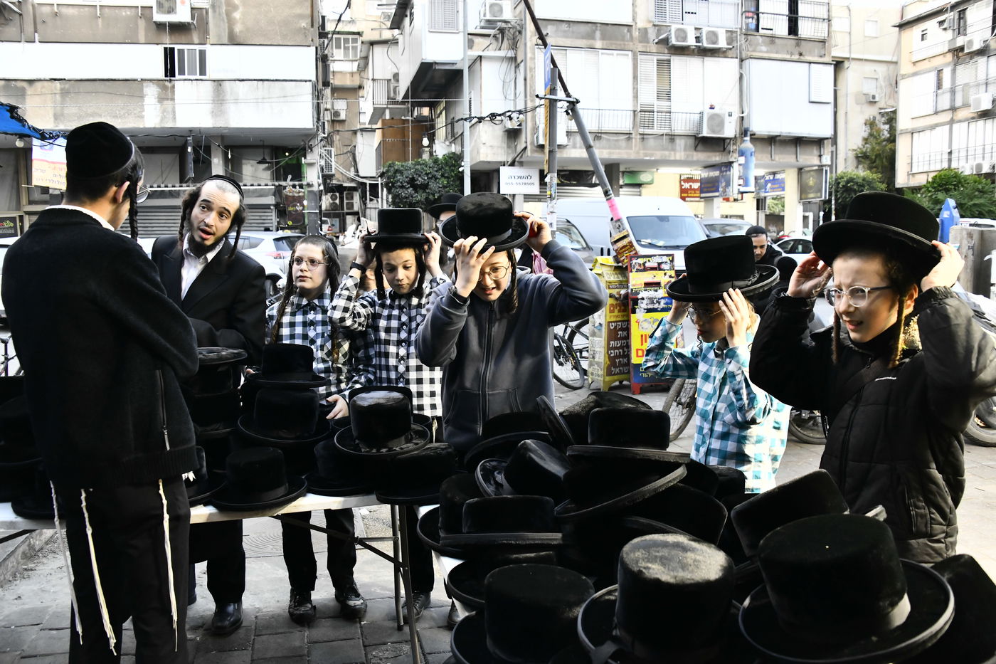 אווירת ערב פורים בבני ברק