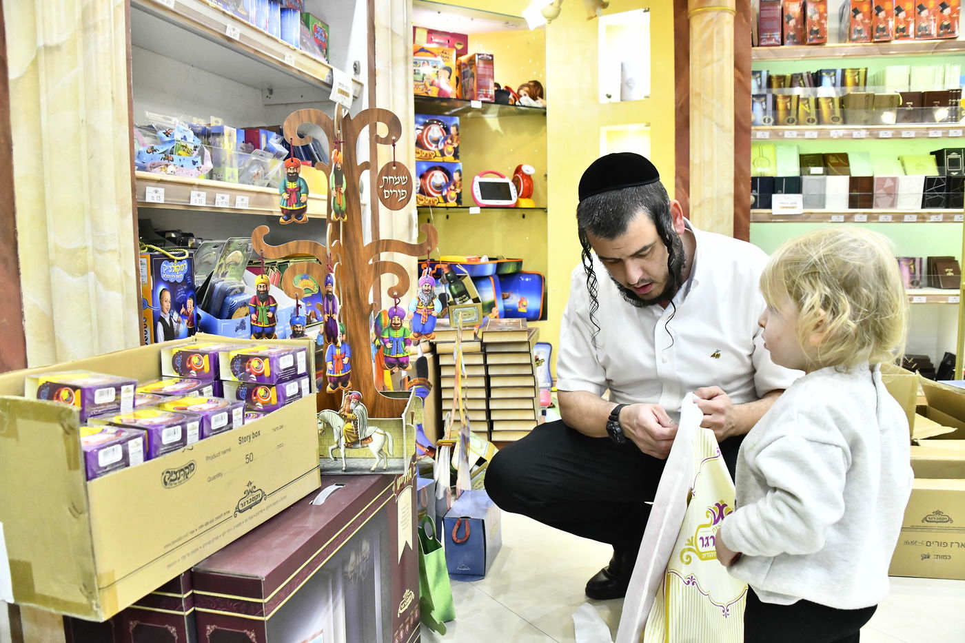 אווירת ערב פורים בבני ברק