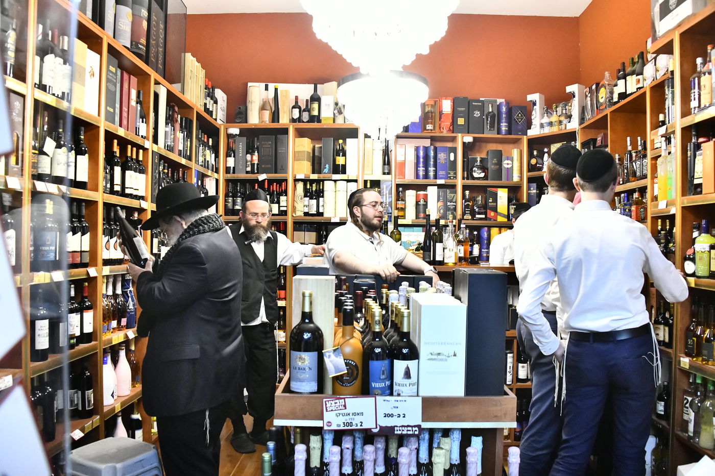 אווירת ערב פורים בבני ברק