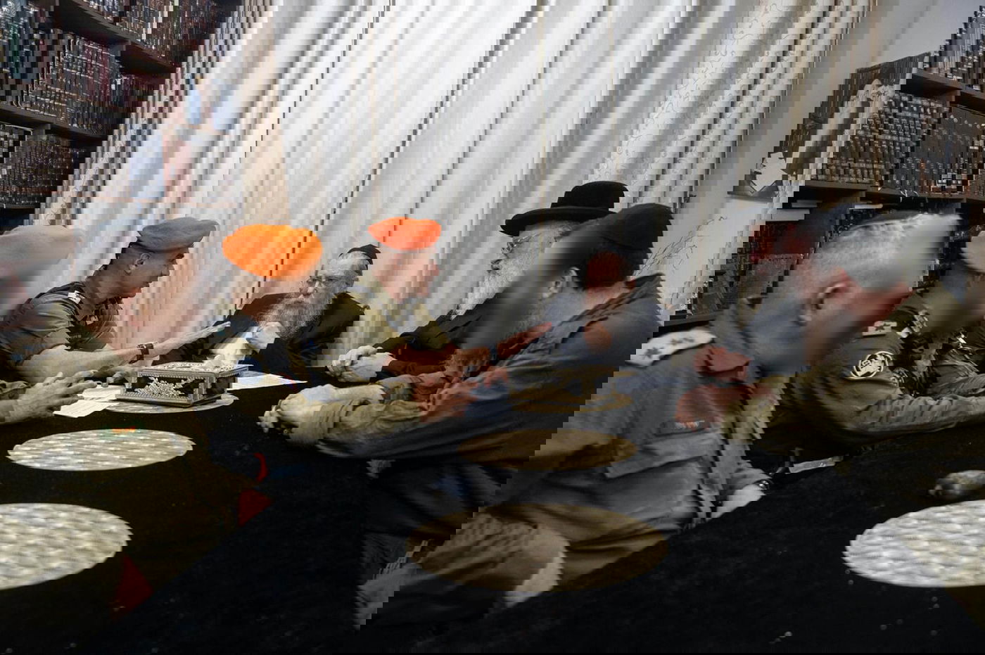 חיזבאללה מצטרף: אזעקות בצפון בעקבות שיגורים מלבנון | 6 פצועים בזירת הנפילה בירושלים