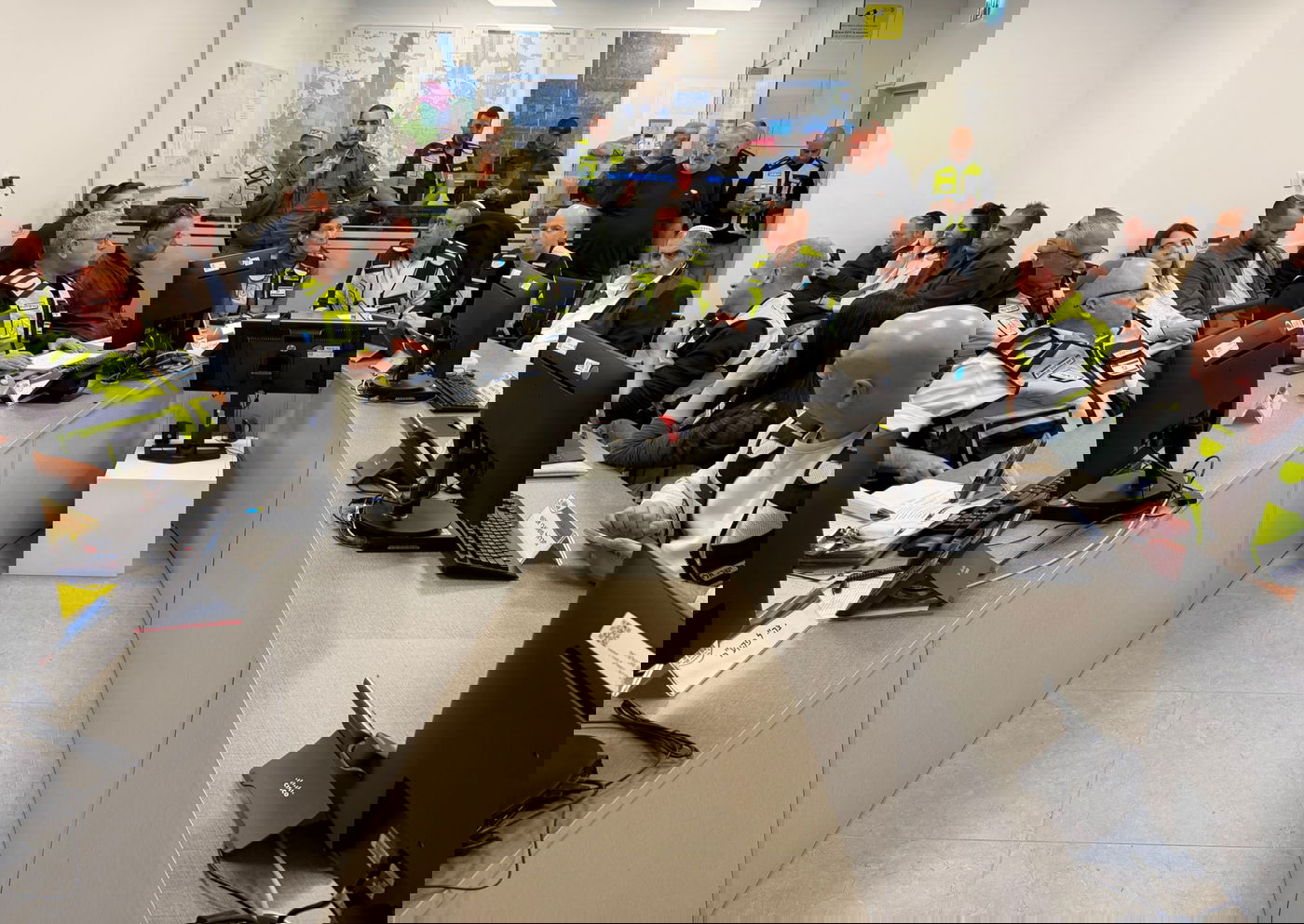 באיראן אישרו - חמינאי חוסל, ומאיימים במכה קשה | טראמפ מאיים בחזרה | שעה של ירי לישראל