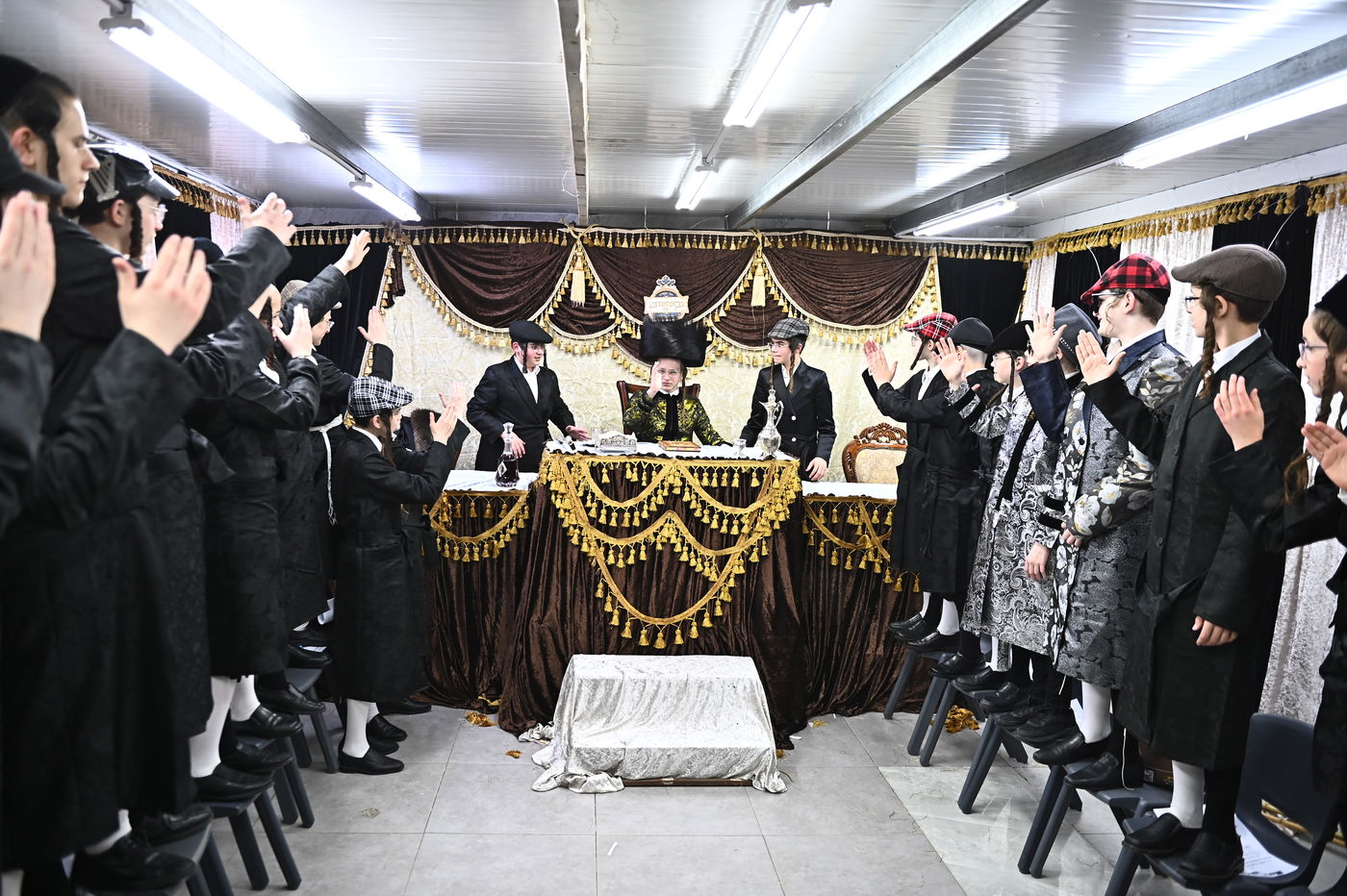 ילדי בעלזא בבני ברק במסיבות פורים