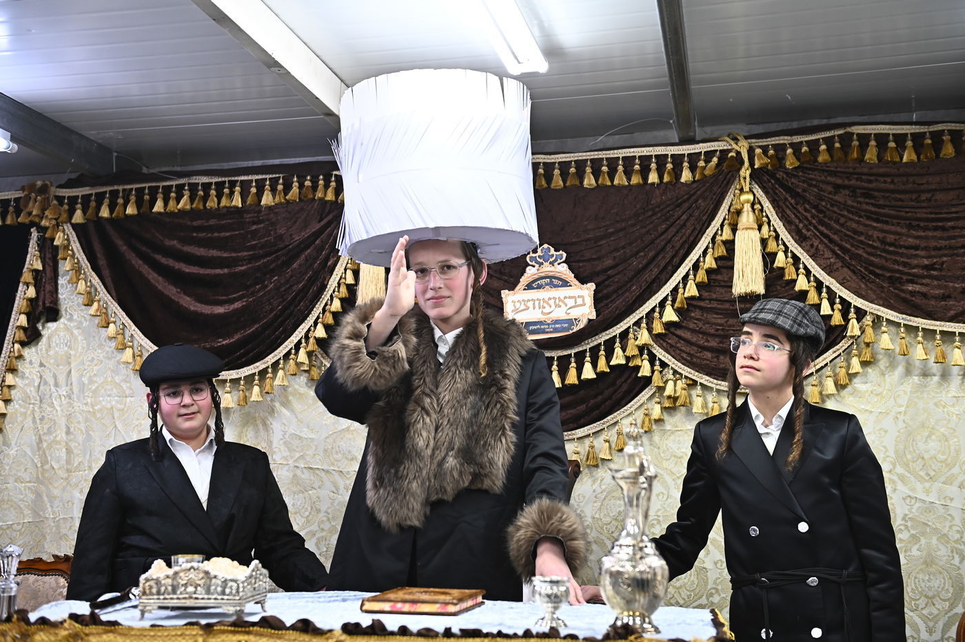 ילדי בעלזא בבני ברק במסיבות פורים