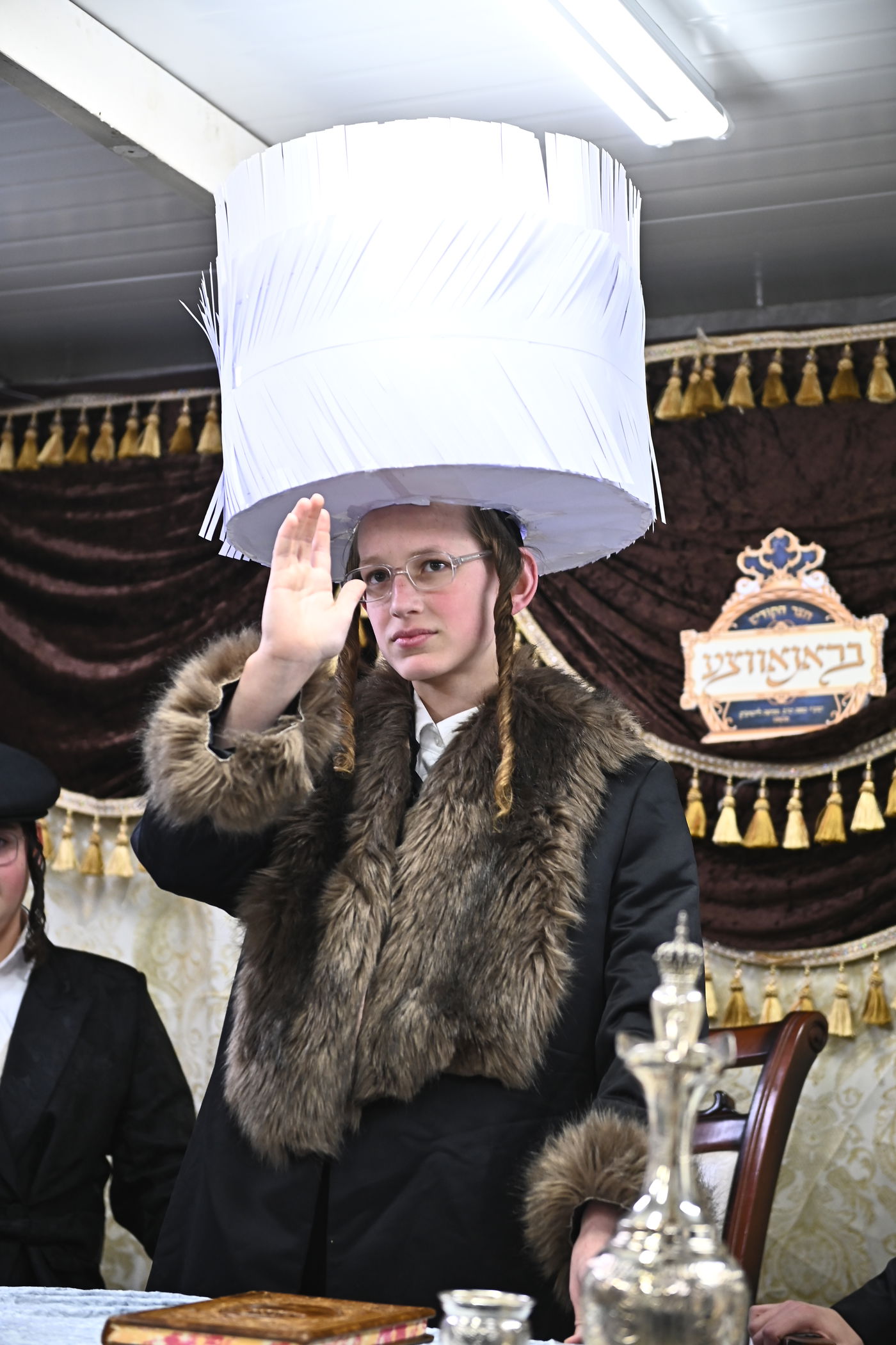 ילדי בעלזא בבני ברק במסיבות פורים