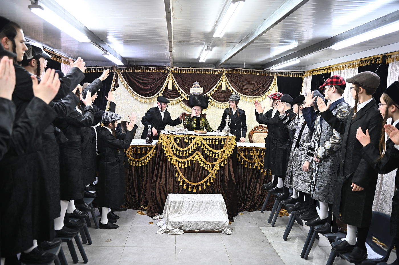 ילדי בעלזא בבני ברק במסיבות פורים