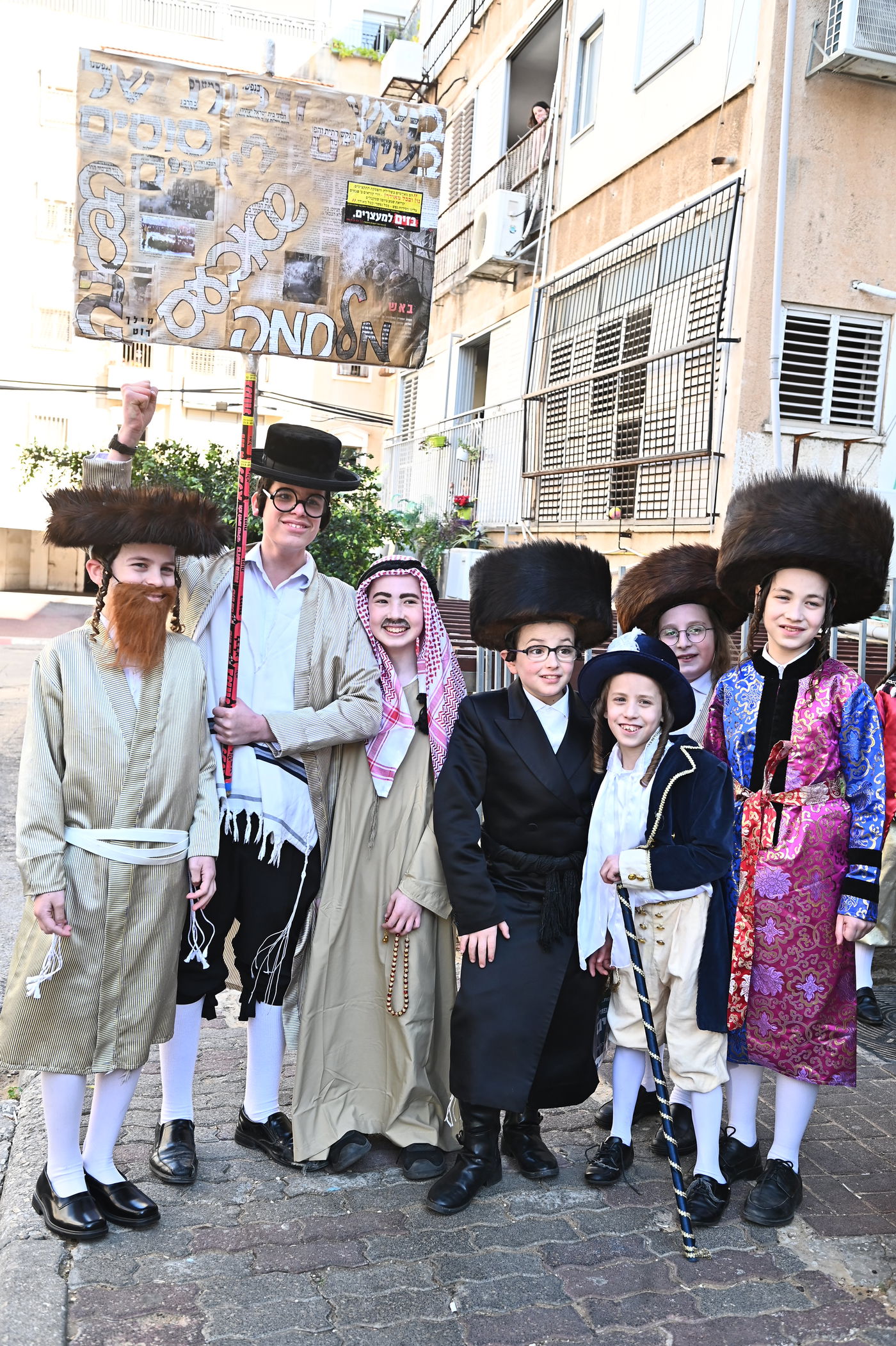 ילדי בעלזא בבני ברק במסיבות פורים