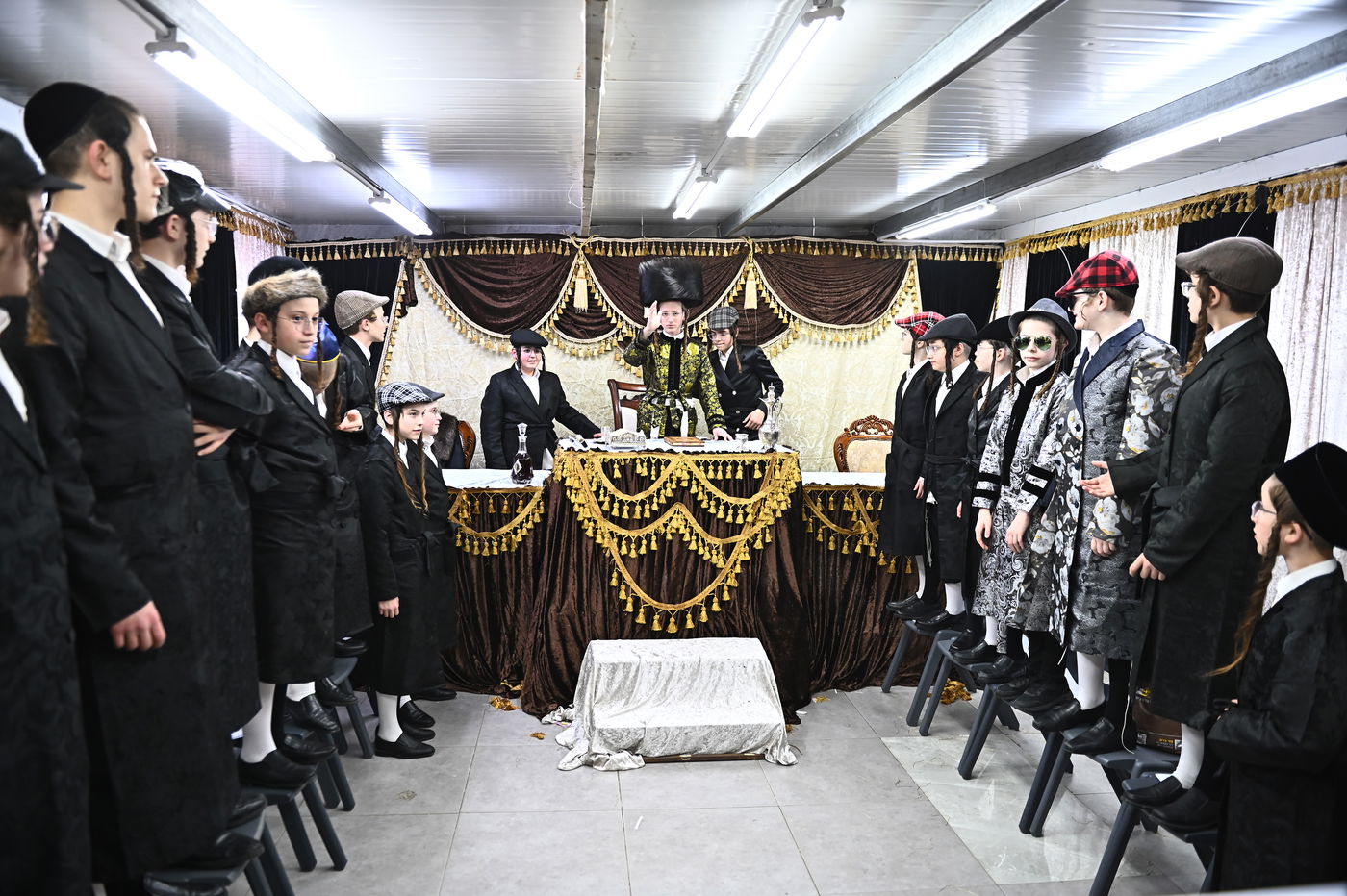 ילדי בעלזא בבני ברק במסיבות פורים