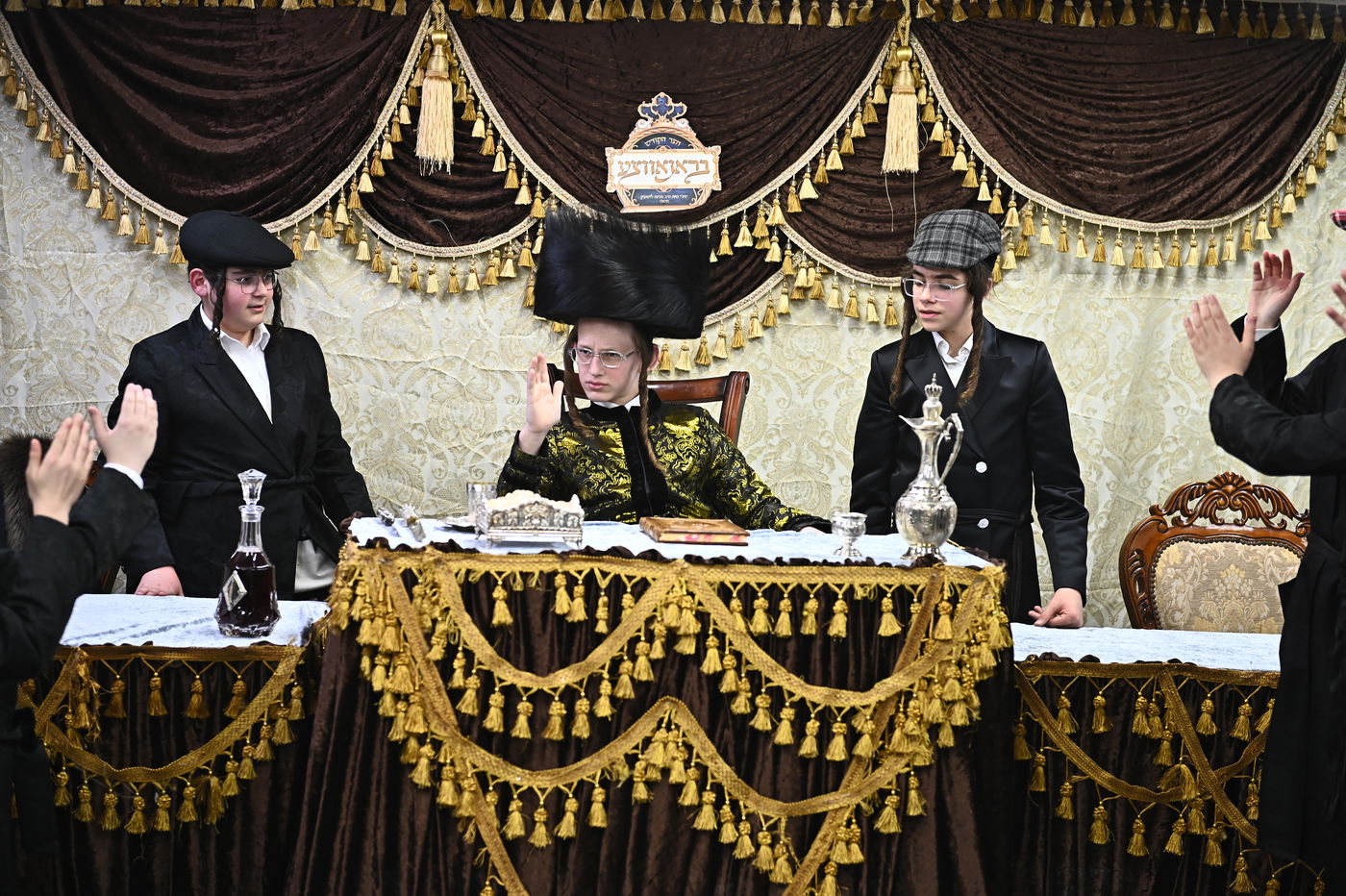 ילדי בעלזא בבני ברק במסיבות פורים