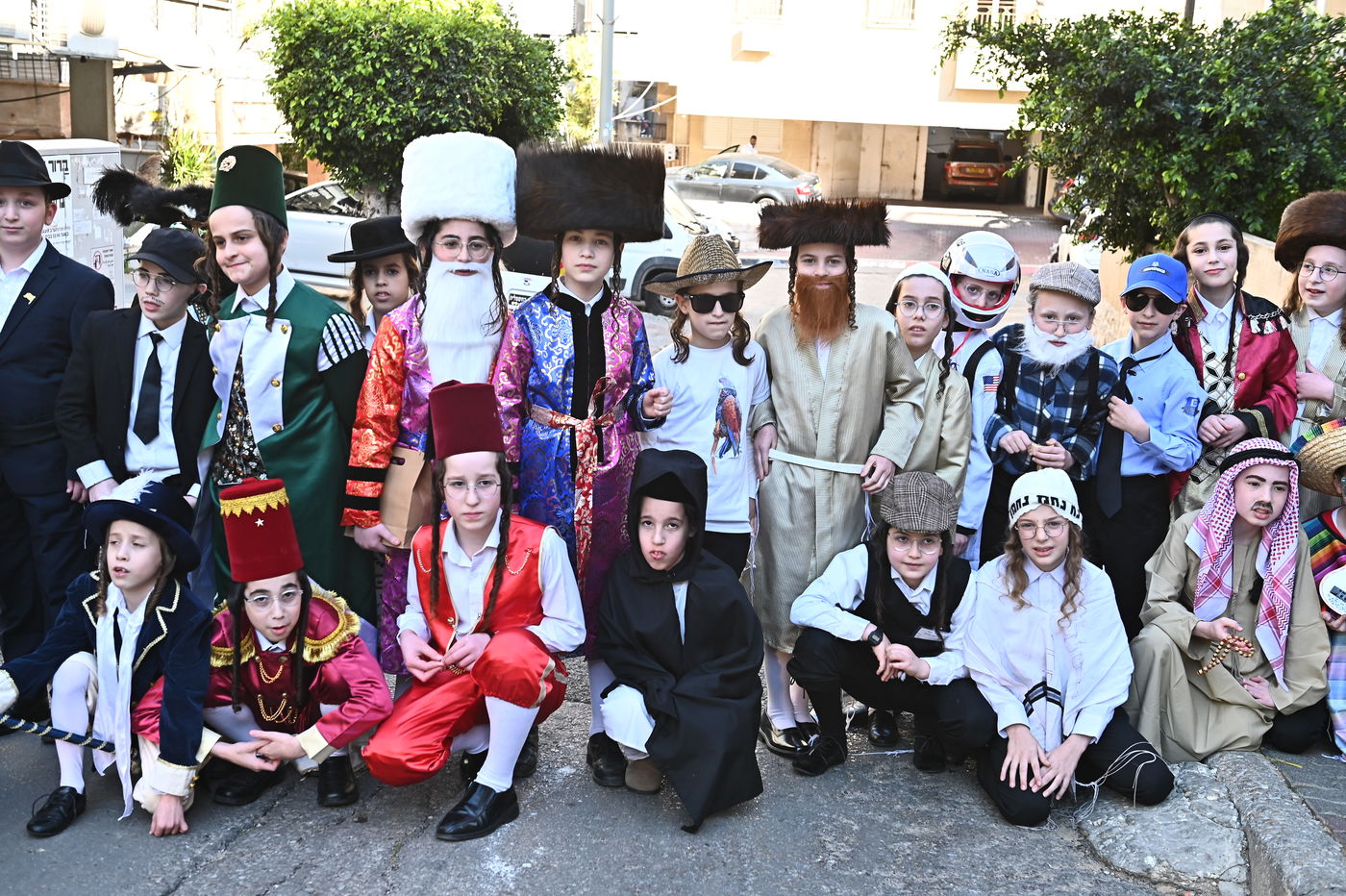 ילדי בעלזא בבני ברק במסיבות פורים