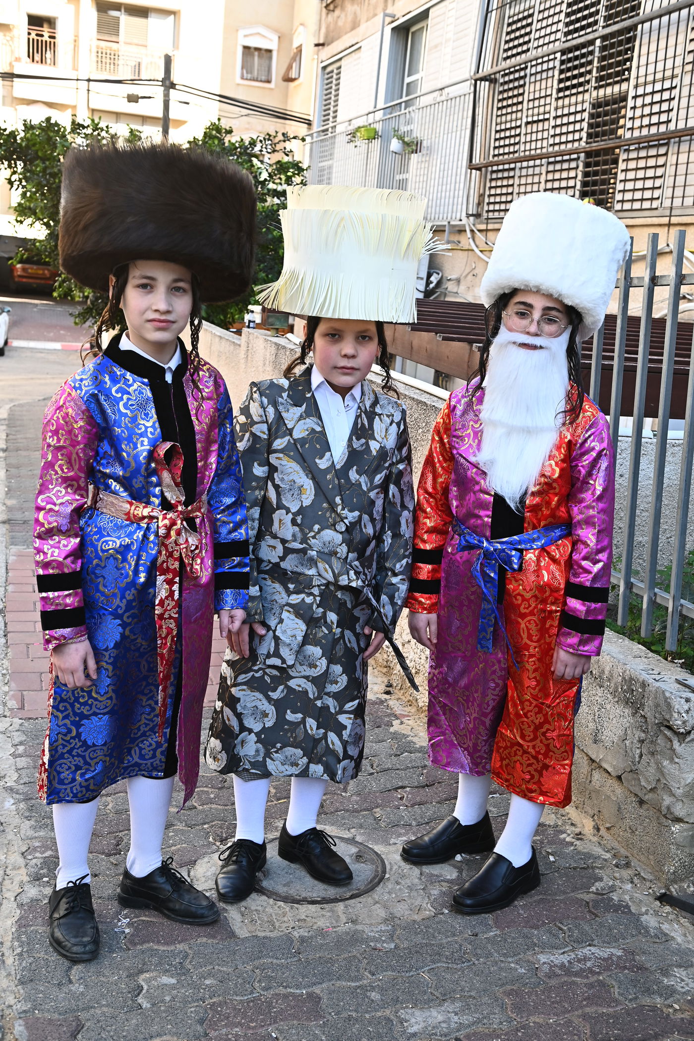 ילדי בעלזא בבני ברק במסיבות פורים