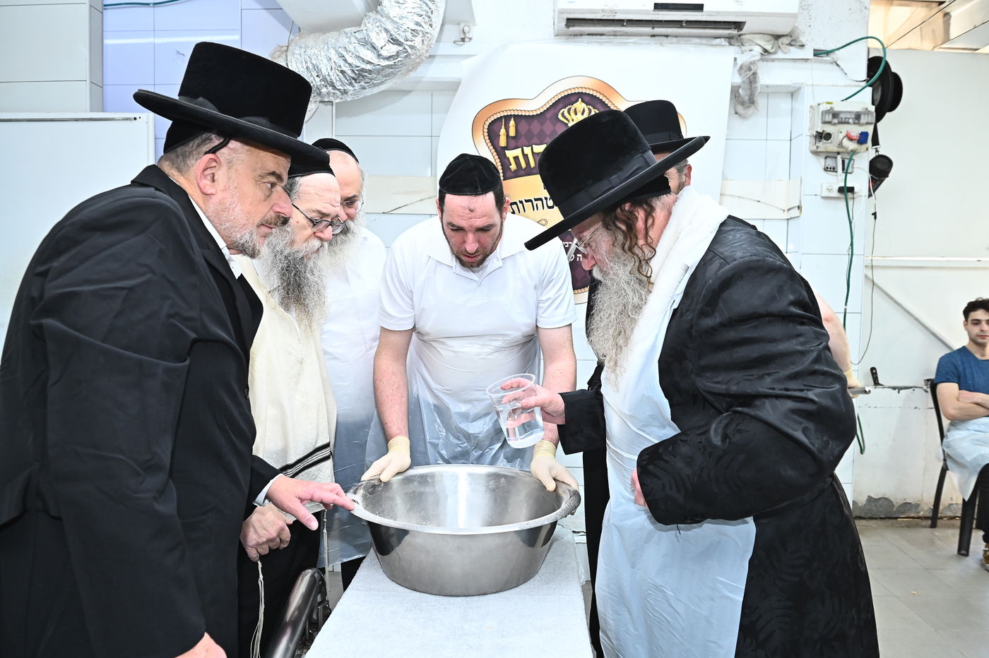 האדמו"ר מקוזמיר באפיית מצות