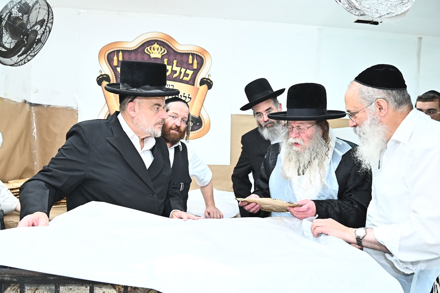 האדמו"ר מקוזמיר באפיית מצות