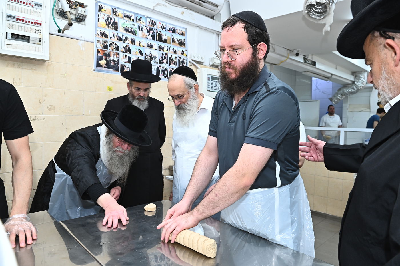 האדמו"ר מקוזמיר באפיית מצות