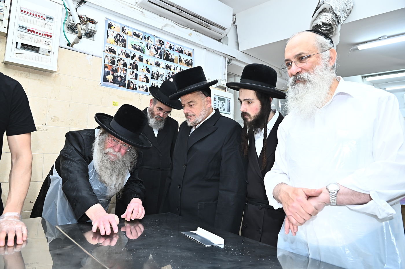 האדמו"ר מקוזמיר באפיית מצות