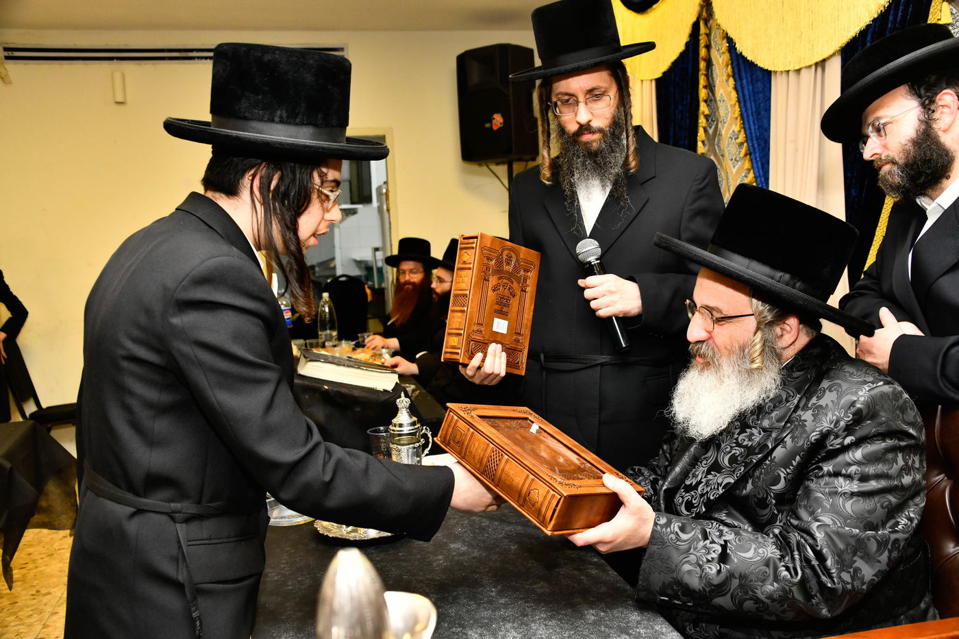 מעמד כבוד התורה בזוטשקא אמסנא